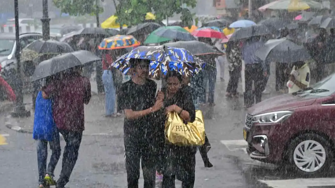Telangana Weather Updates : తెలంగాలో కొనసాగనున్న వర్షాలు : వాతావరణ శాఖ
