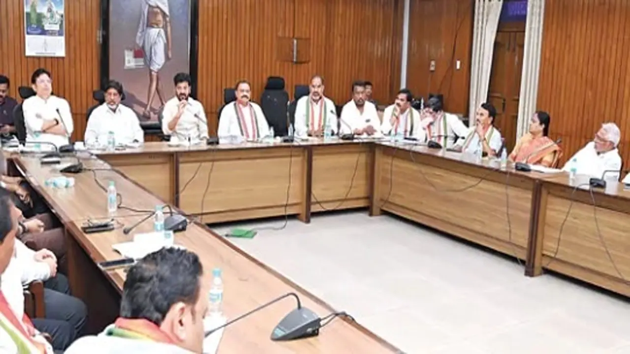 బీఆర్ఎస్ వైఫల్యాలపై కాదు..మనం చేస్తున్నది చెప్పాలి: సీఎం రేవంత్ రెడ్డి