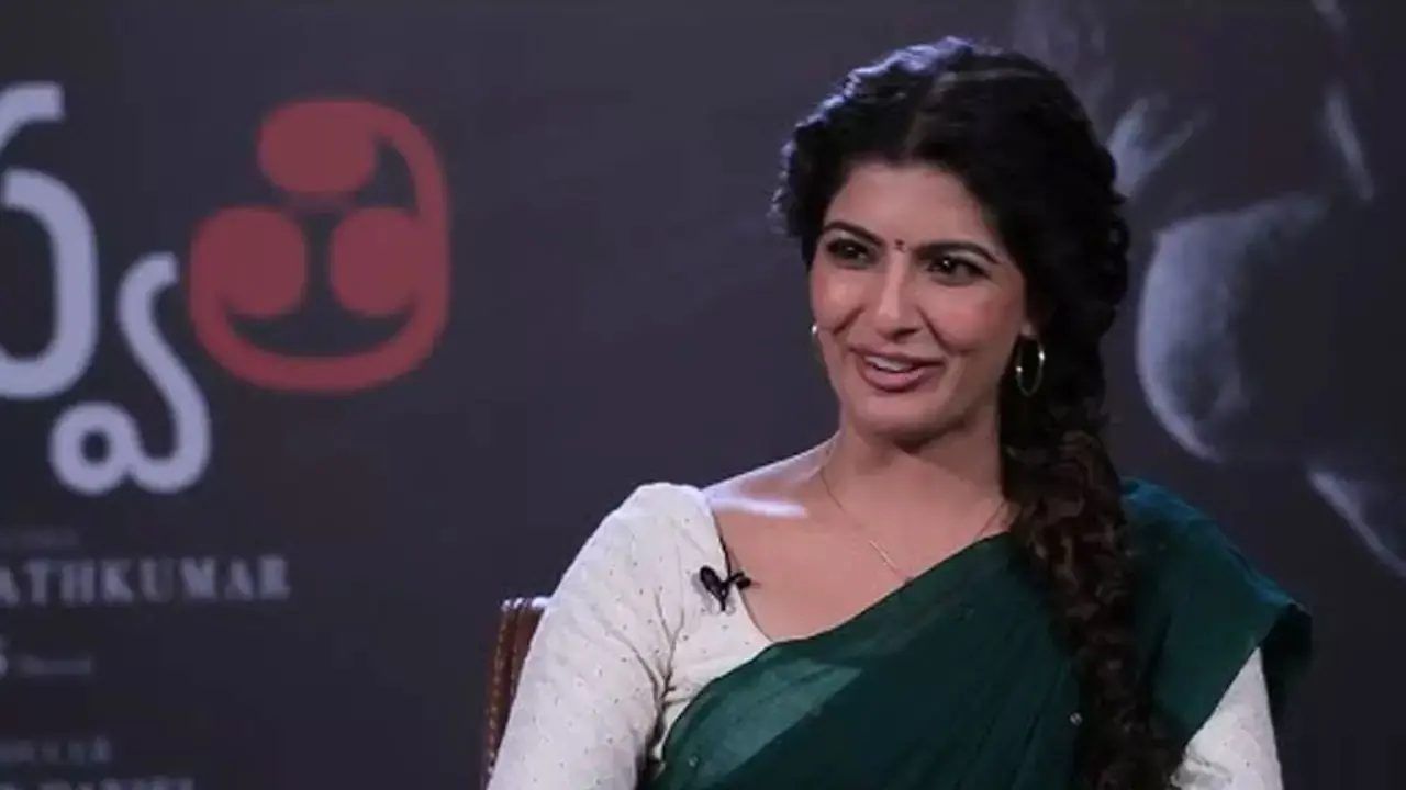 Varalaxmi | “బట్టలు కాదు… మనసులు మారాలి”.. చెల్లిని కూడా వంక‌ర‌గా చూస్తారా అంటూ వరలక్ష్మి శరత్‌కుమార్ కామెంట్స్