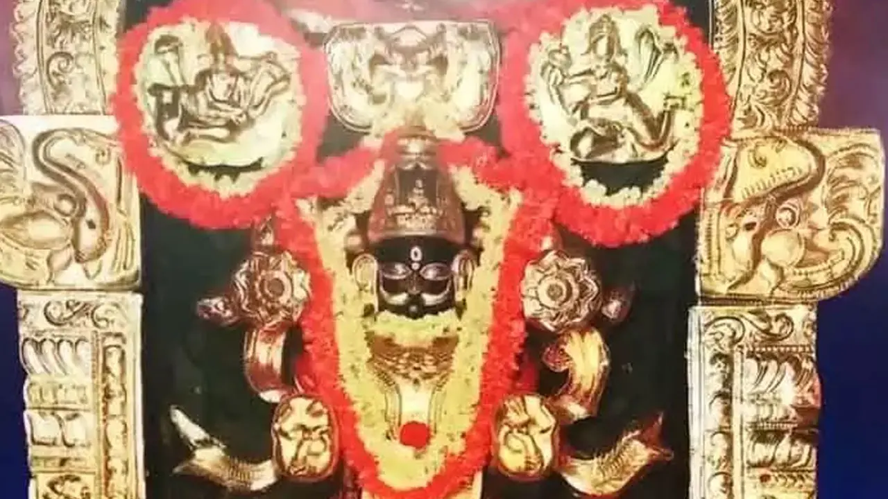 Arasavalli : అరసవల్లి సూర్యనారాయణ స్వామిని తాకని సూర్యకిరణాలు!