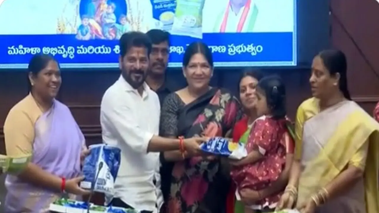 తొలిముద్దతో చిన్నారులకు పోషకాహారం : సీఎంరేవంత్ రెడ్డి