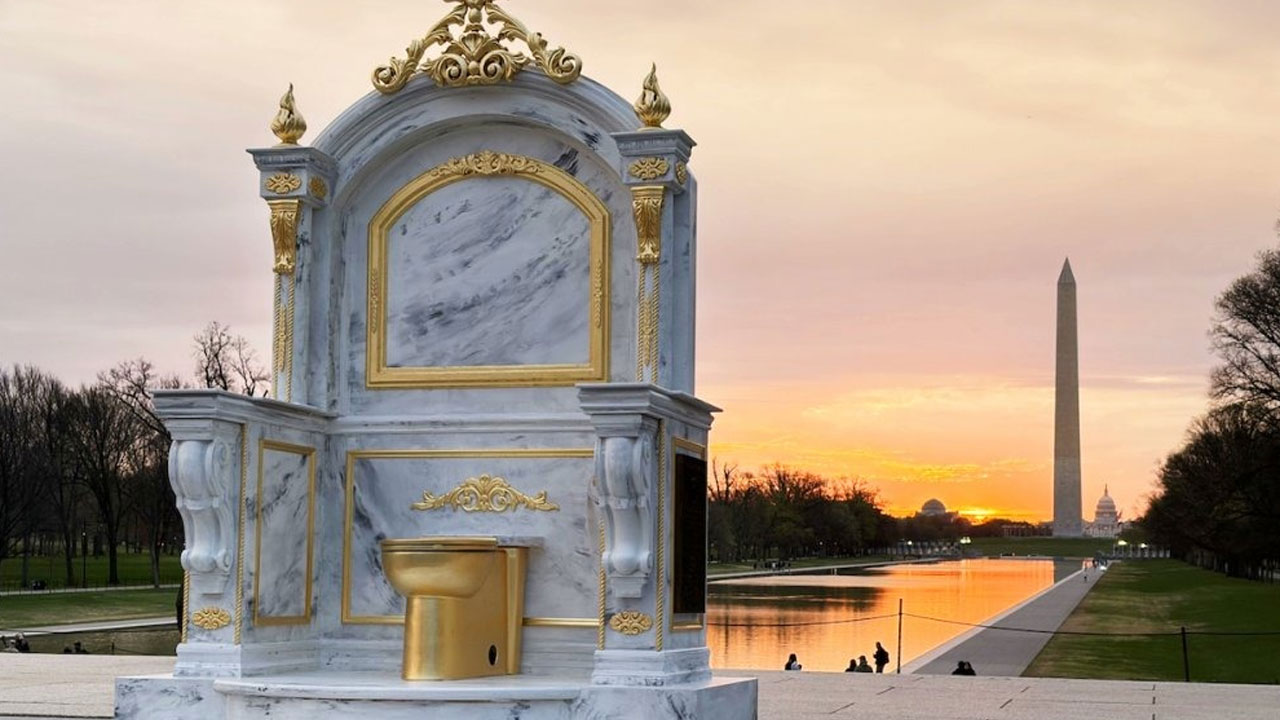 Golden Toilet Suclpture