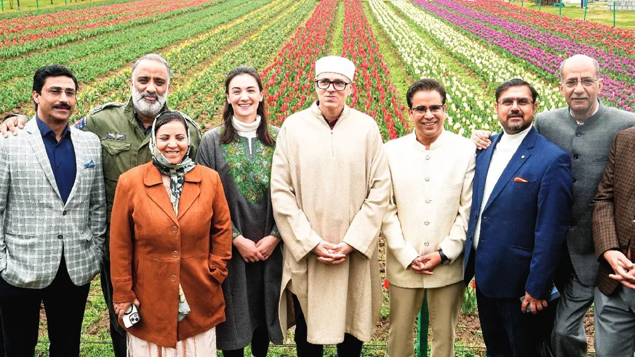 Srinagar Tulip Garden : శ్రీనగర్‌ తులిప్‌ గార్డెన్ ప్రారంభం..సందర్శకుల వెల్లువ