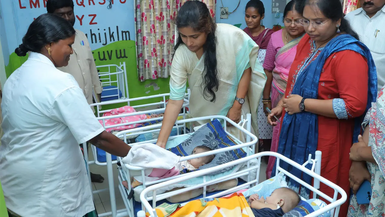 chahat-bajpai-shows-motherly-love
