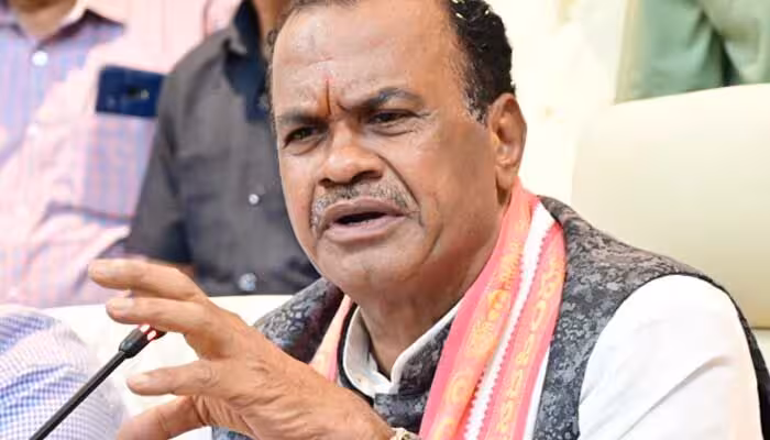 రహదారుల అభివృద్ధికి భారీగా నిధులు: కోమటిరెడ్డి వెంకట్ రెడ్డి