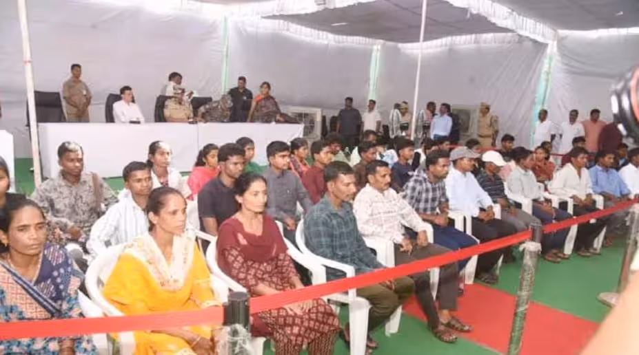 తెలంగాణలో లొంగిపోయిన 42 మంది మావోయిస్టులు