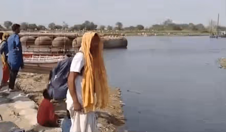 యమున నదిలో పడవ బోల్తా..25మంది గల్లంతు