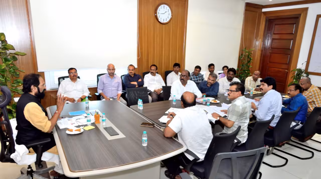 ఎత్తిపోతల పథకాల పనులు వేగవంతం చేయాలి : మంత్రి ఉత్తమ్