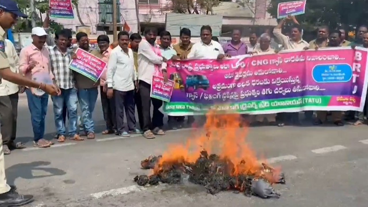 Auto Drivers Protest In Hyderabad