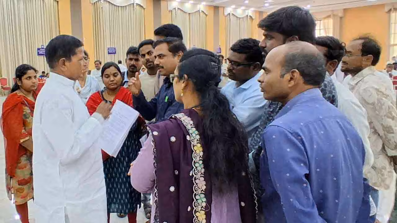 Prajavani | సీఎం ప్రజావాణిలో దూరవిద్య బాధిత విద్యార్థులు.. న్యాయం చేసేందుకు చిన్నారెడ్డి భరోసా
