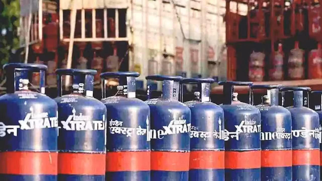Commercial Gas | భారీగా పెరిగిన క‌మ‌ర్షియ‌ల్ గ్యాస్ సిలిండ‌ర్ ధ‌ర‌లు..!