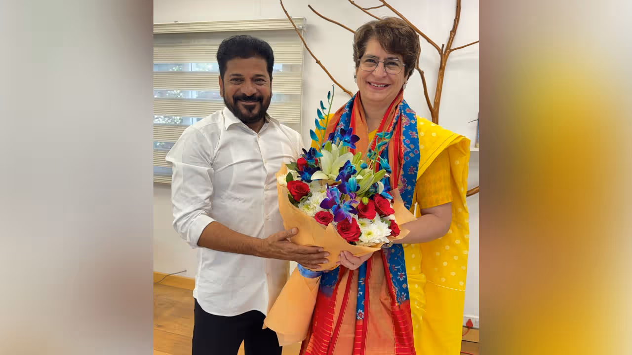 ప్రియాంక గాంధీని కలిసిన సీఎం రేవంత్ రెడ్డి