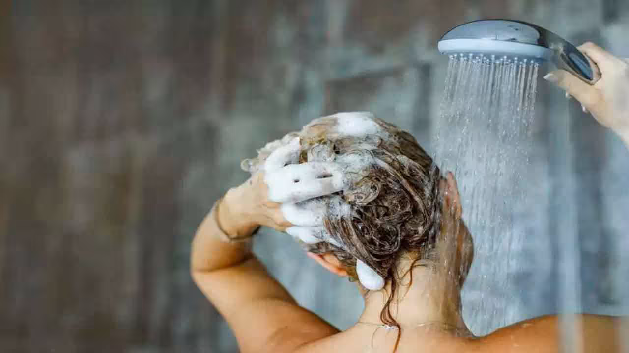 Head Bath | ఈ మూడు రోజుల్లో త‌ల స్నానం చేస్తే.. ఆ ఇంట్లో క‌న‌క‌వ‌ర్ష‌మే..!