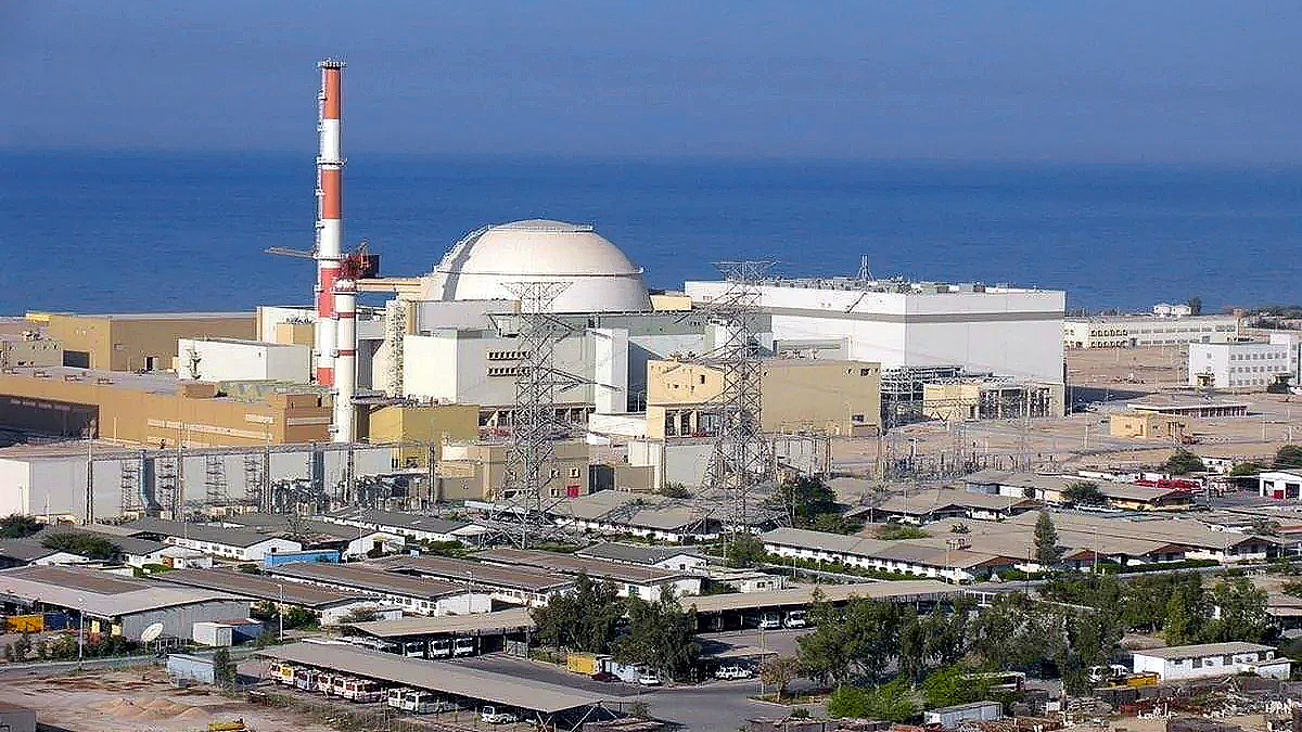 ఇరాన్‌లోని బుషెహర్ అణు విద్యుత్ కేంద్రం వెలుపలి దృశ్యం