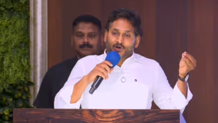 వచ్చే ఏడాది నుంచి పాదయాత్ర..చంద్రబాబుకు ప్రతి రోజు సినిమానే: వైఎస్.జగన్