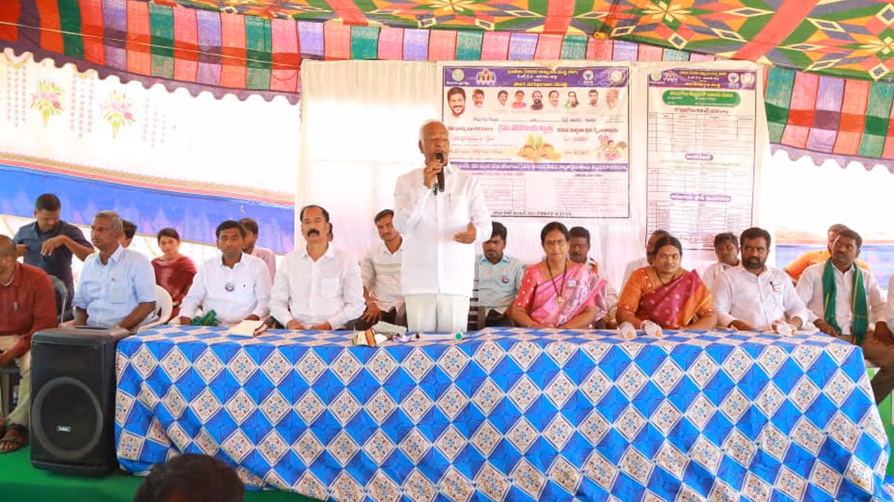 కిషన్ రెడ్డికి, సంజయ్ కి కాస్తంత కూడా సిగ్గు లేదు..బీజేపీకి మహిళా బిల్లు పాస్ కావాలని లేదు : కడియం శ్రీహరి
