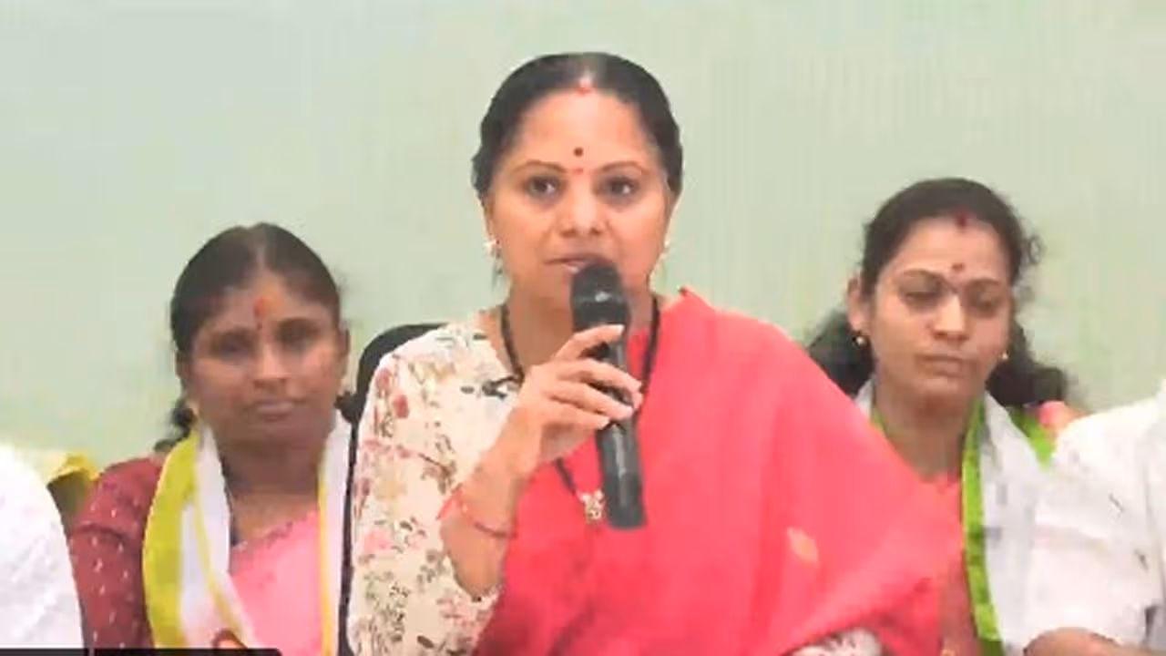 కేసీఆర్ ప్రజలనే తప్పుబడుతున్నారు..బీఆర్ఎస్ మారదు: కవిత ఫైర్