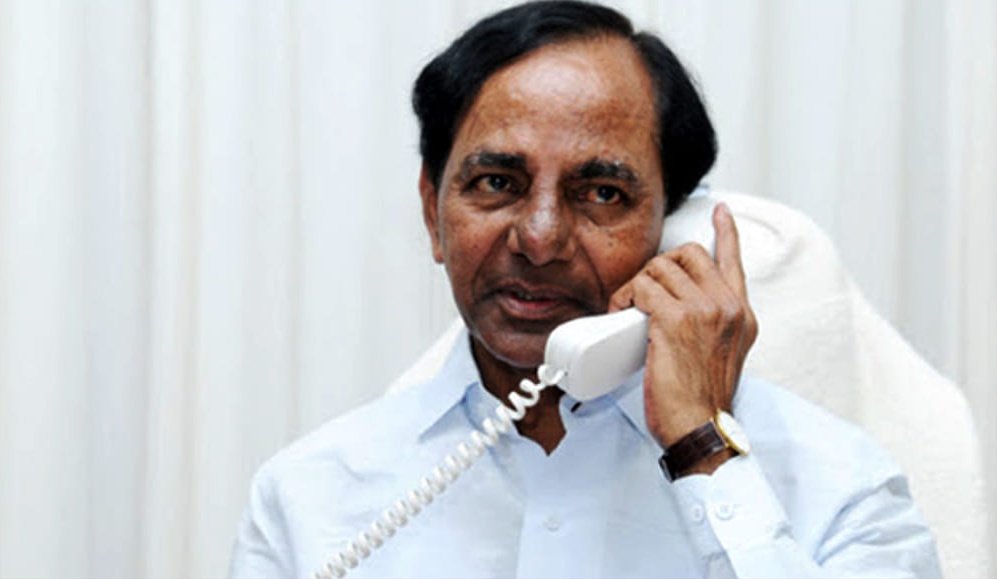 రైతుల కోసం రంగంలోకి కేసీఆర్..అధికారులకు ఫోన్..!