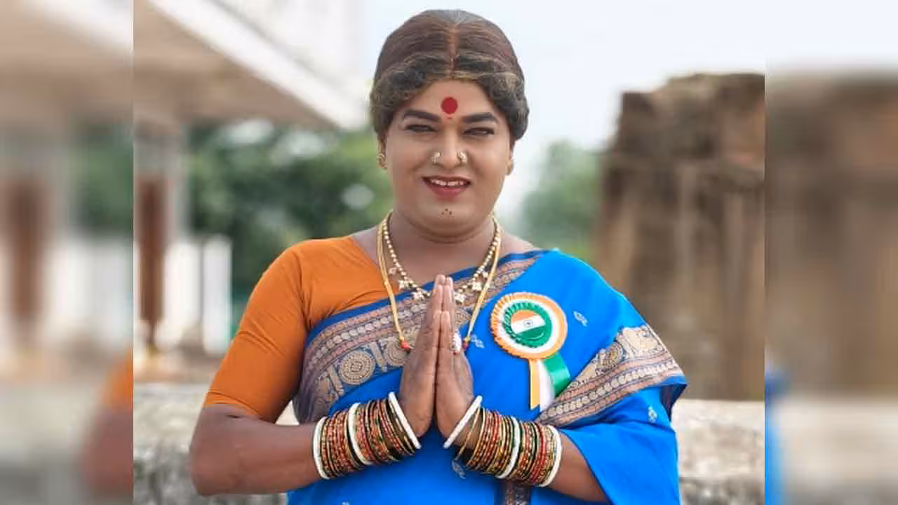 Jabardasth fame Komarakka | బంగారం దొంగిలింత‌.. జ‌బ‌ర్ద‌స్త్ ఫేమ్ కొమురక్క‌పై రాళ్లు, క‌ర్ర‌ల‌తో దాడి