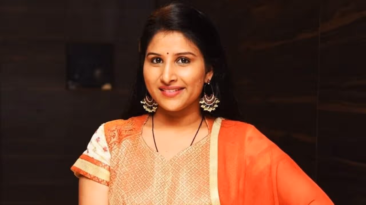 సింగర్‌ మంగ్లీ కేసులో రోజుకో ట్విస్ట్