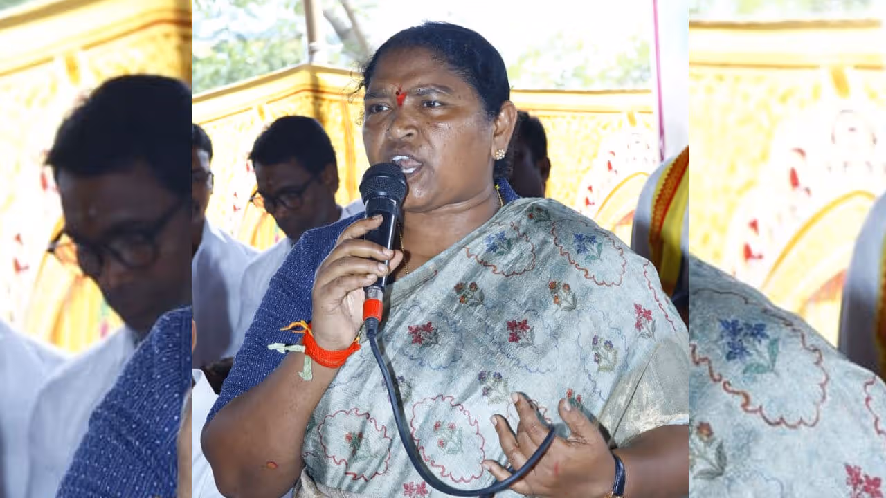 రైతు భరోసాపై బీఆర్ఎస్ తప్పుడు ప్రచారం.. కేసీఆర్ వ్యాఖ్యలపై మంత్రి సీతక్క ఆగ్రహం