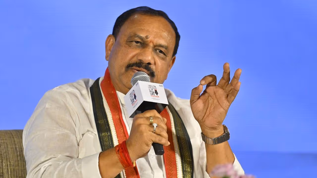 పాదయాత్రలో కేటీఆర్ వాస్తవాలు చెప్పాలి : పీసీసీ చీఫ్ మహేశ్ గౌడ్