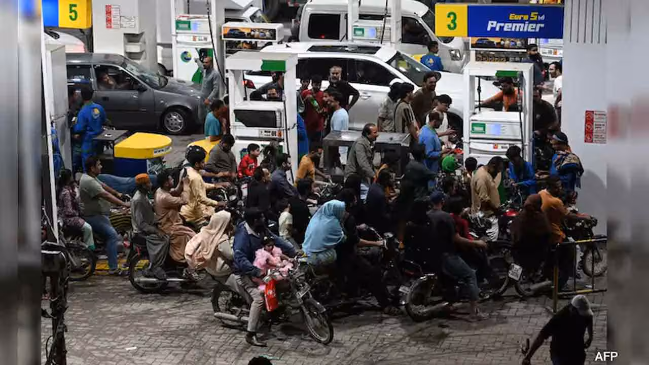 Petrol | వాహ‌న‌దారుల‌కు గుడ్‌న్యూస్.. లీట‌ర్ పెట్రోల్‌పై రూ. 80 త‌గ్గింపు