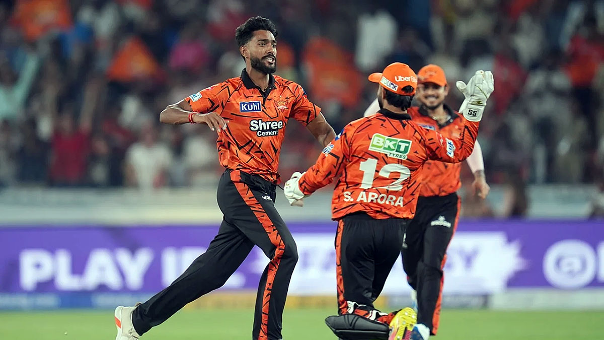 Praful Hinge celebrates wicket with teammates during IPL debut for Sunrisers Hyderabad