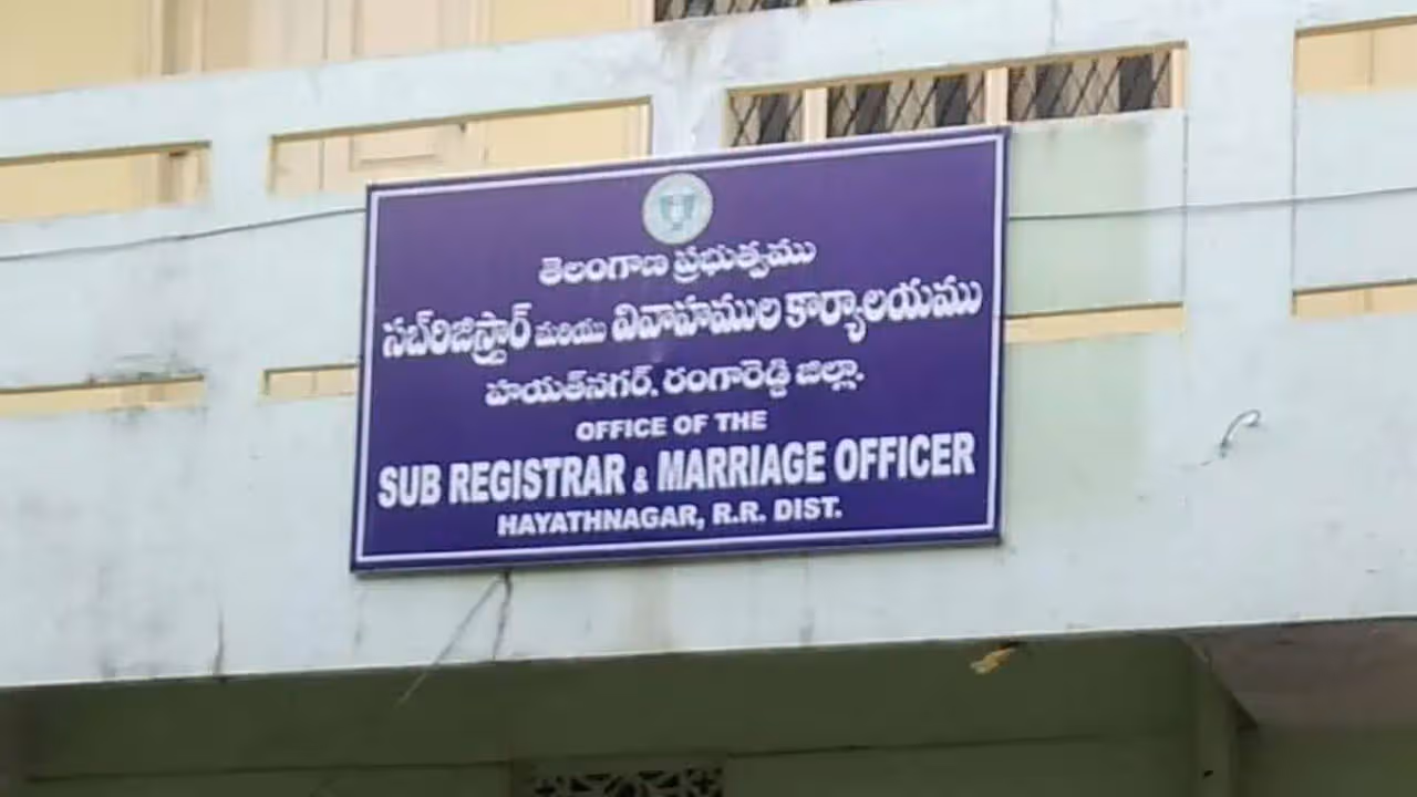 అకస్మాత్తుగా సర్వర్ల డౌన్.. నిలిచిపోయిన రిజిస్ట్రేషన్లు.. శనివారం నుంచి యథాతథంగా..