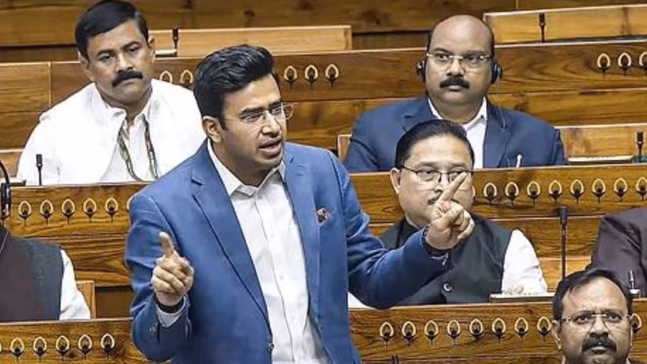 సీఎం రేవంత్ రెడ్డి హైబ్రిడ్ విధానం మూర్ఖత్వం: ఎంపీ తేజస్వీ సూర్య ఫైర్