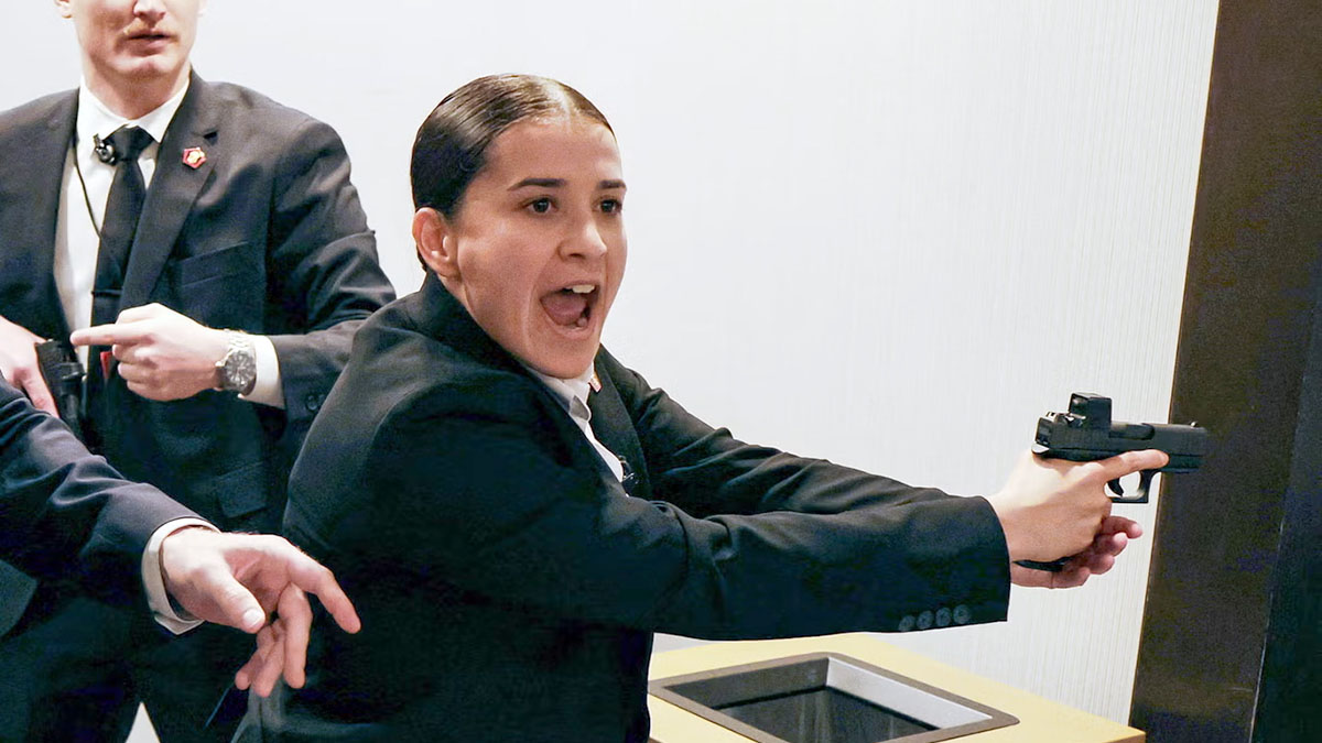 ట్రంప్ కార్యక్రమంలో కాల్పుల ఘటన తర్వాత స్పందిస్తున్న భద్రతా సిబ్బంది