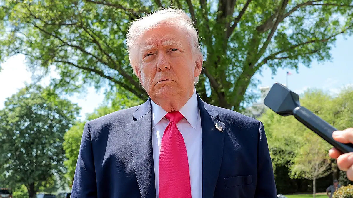 మీడియాతో మాట్లాడుతున్న అమెరికా అధ్యక్షుడు డొనాల్డ్ ట్రంప్