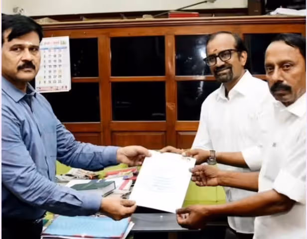 తిరుచ్చి స్థానానికి సీఎం విజయ్ రాజీనామా