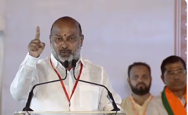 నేను తలవంచే పని చేయను : బండి సంజయ్ భావోద్వేగం