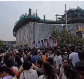 వాచ్ కోసం వేలంవెర్రి ! వీళ్లు మారరా?..