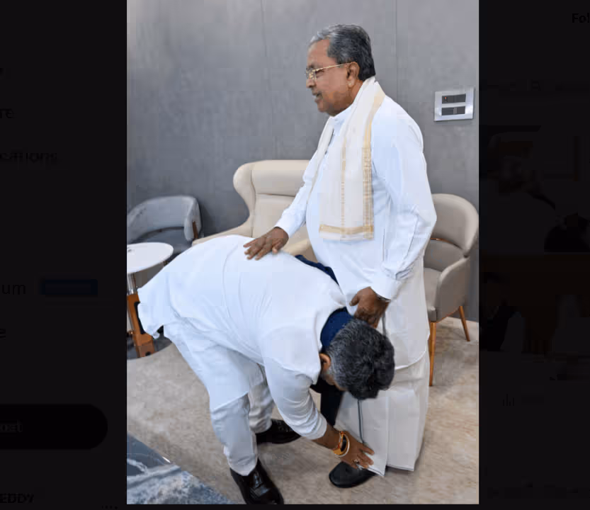 హైడ్రామా.. సీఎం సిద్దరామయ్య కాళ్లు మొక్కిన డీకే శివకుమార్