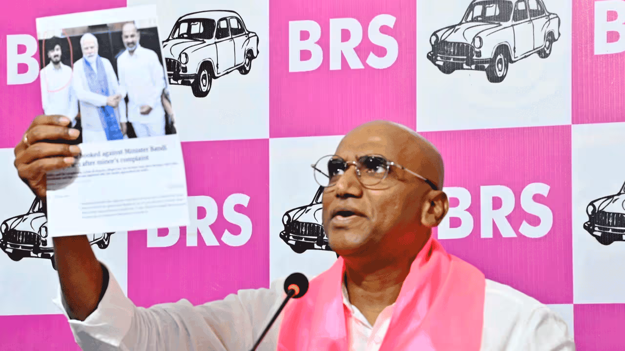 బండి సంజయ్‌ని భర్తరఫ్ చేయాలి :బీఆరెస్‌ నేత ఆర్‌ఎస్‌ ప్రవీణ్‌కుమార్‌
