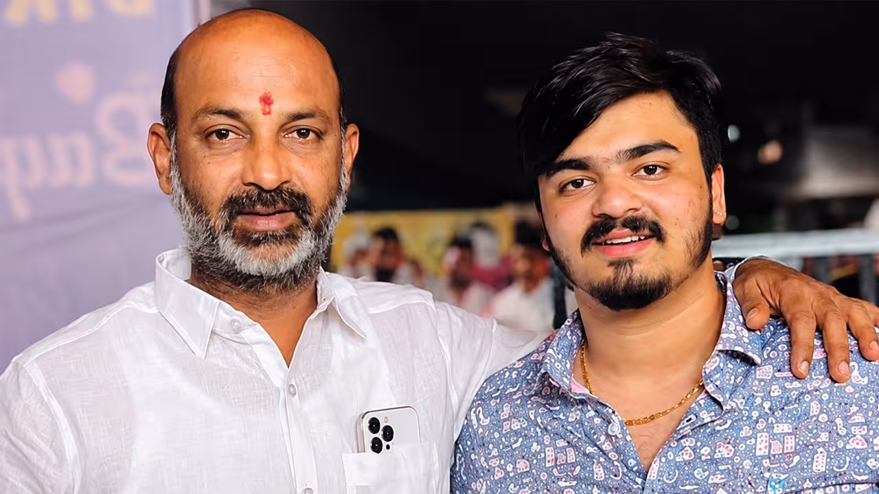 బండి సంజయ్ కొడుకుపై పోక్సో కేసు? 5 కోట్ల డిమాండ్‌ చేశారంటూ సాయి భగీరథ్ ఎదురు కేసు..