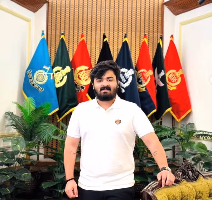 లొంగిపోయిన బండి భగీరథ్