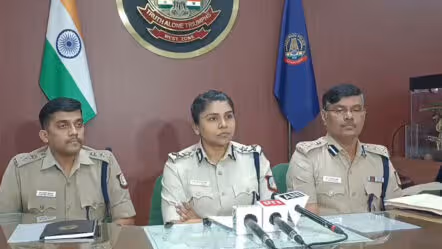 ఆ ముగ్గురు ఐపీఎస్‌లను సస్పెండ్ చేసిన సీఎం విజయ్