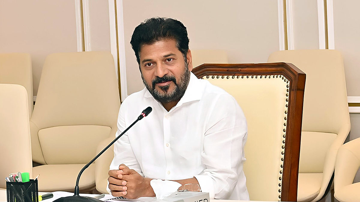 తెలంగాణలో వడగాలుల పరిస్థితులపై అధికారులకు సూచనలిస్తున్న సీఎం రేవంత్‌ రెడ్డి