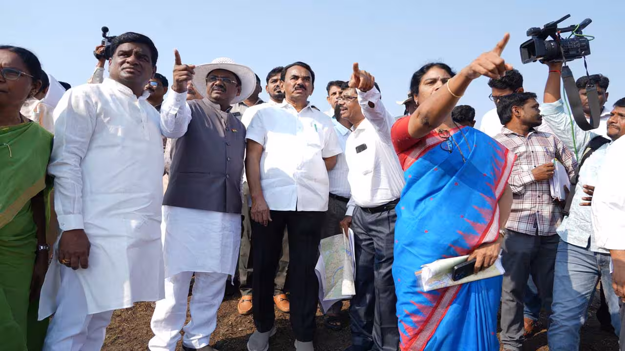 తుమ్మిడిహెట్టి ప్రాజెక్టును పరిశీలించిన మంత్రులు జూపల్లి, వివేక్