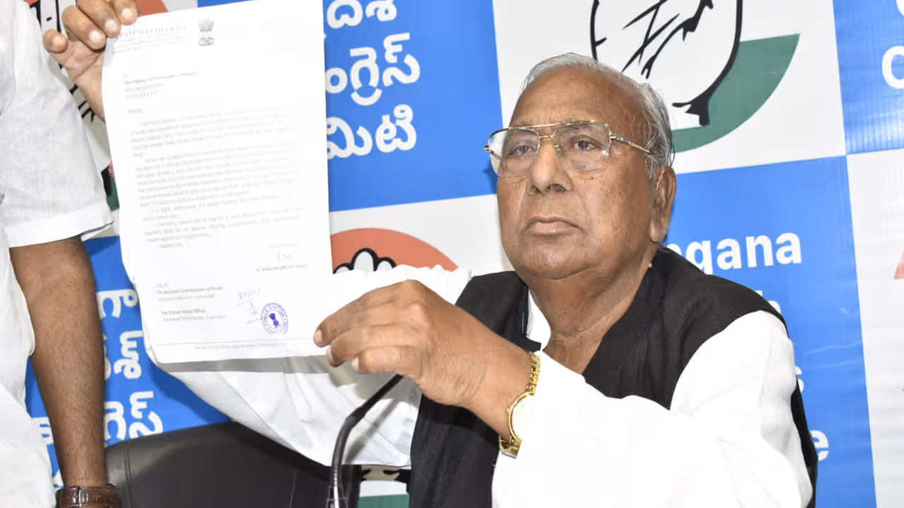 మోదీపై కేసు నమోదు చేయాలి: వీహెచ్