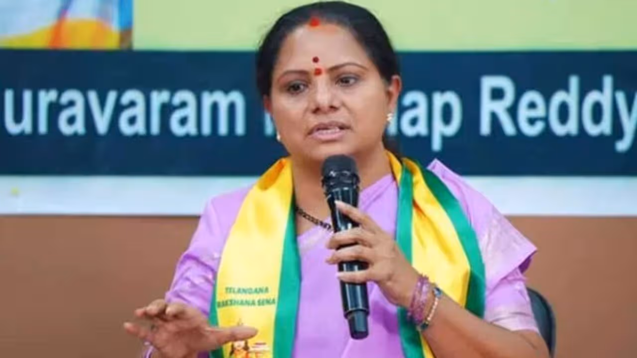 గో బ్యాక్ మిస్టర్ పవన్ కళ్యాణ్ : కవిత ఫైర్