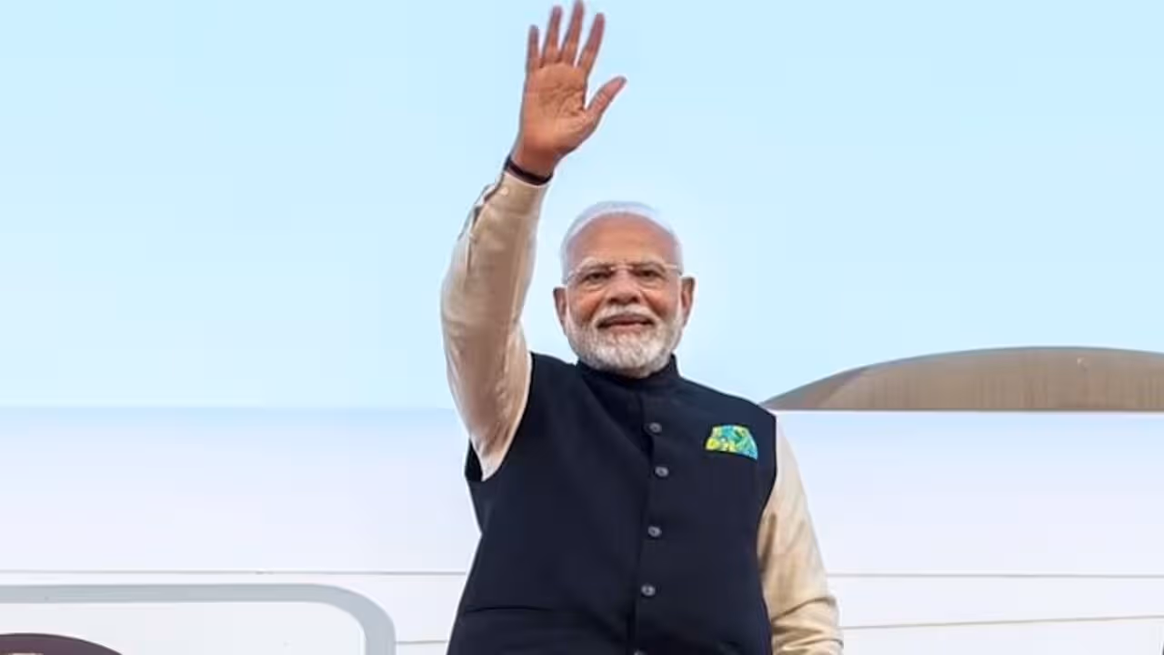 జనానికే పొదుపు సుద్దులు..విదేశీ పర్యటనకు ప్రధాని మోదీ