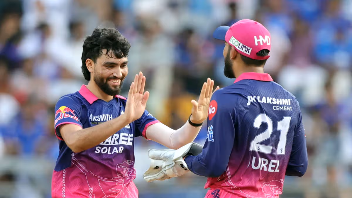 ముంబయిపై విజయం తర్వాత సంబరాలు చేసుకుంటున్న రాజస్థాన్ రాయల్స్ ఆటగాళ్లు