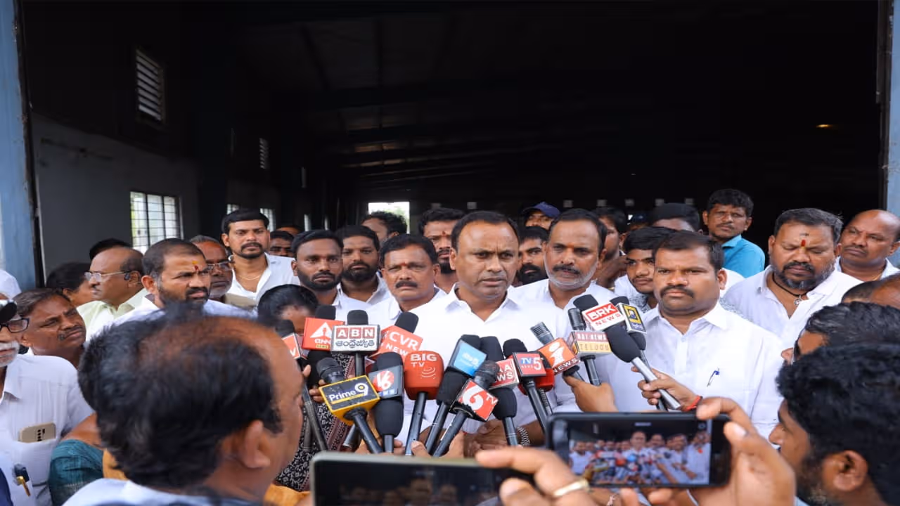 రైతులకు క్షమాపణలు చెబుతున్నాం : కోమటిరెడ్డి రాజగోపాల్ రెడ్డి