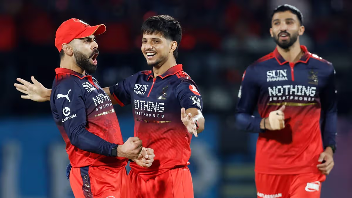 ఐపీఎల్ క్వాలిఫయర్ మ్యాచ్లో గెలుపు సంబరాలు చేసుకుంటున్న RCB ఆటగాళ్లు
