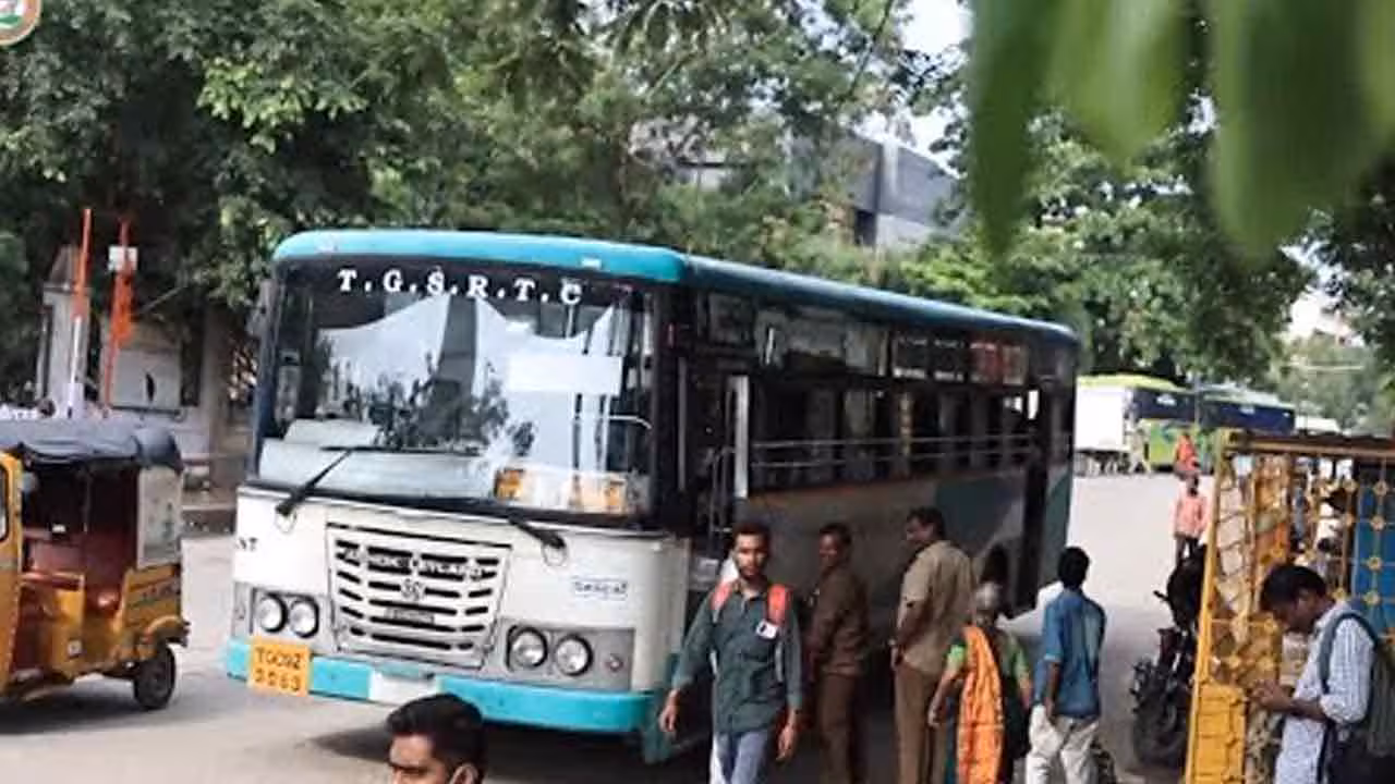 TGSRTC | న‌గ‌ర ఆర్టీసీ ప్ర‌యాణికుల‌కు షాక్.. ఏసీ, మెట్రో డీల‌క్స్ బ‌స్సుల్లో ముగిసిన ఆఫ‌ర్