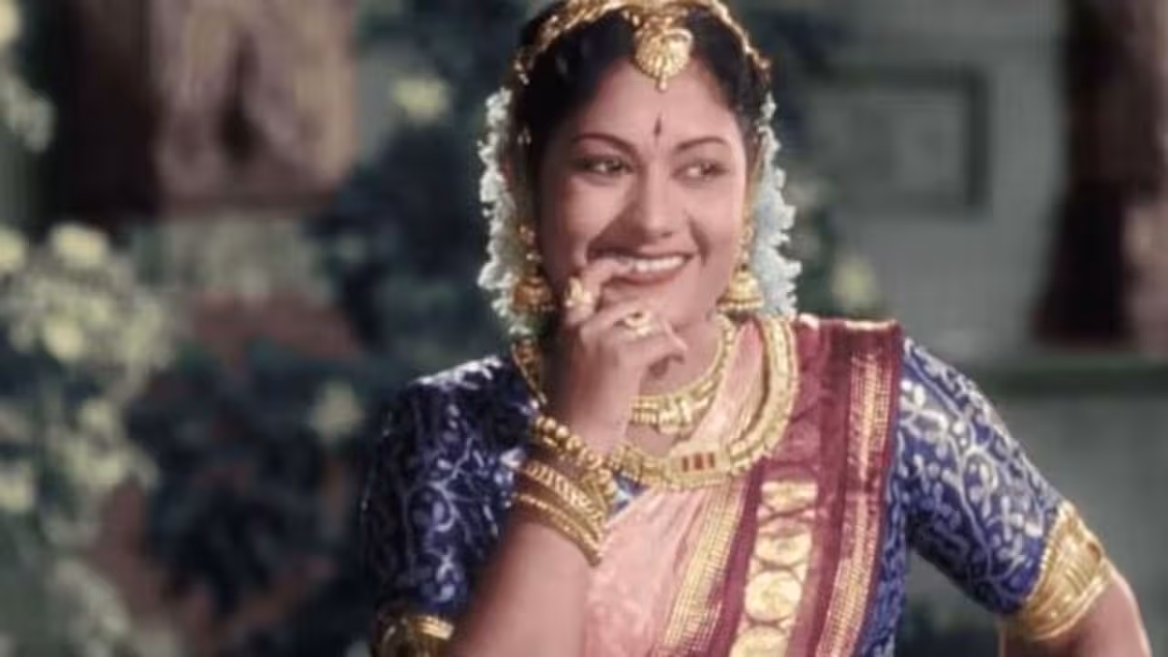 Savitri |  మహానటి సావిత్రి తాగి షూటింగ్‌కి వ‌చ్చి వాంతి చేసుకుందా.. అప్పుడు విజ‌య నిర్మ‌ల ఏం చేసిందంటే..!